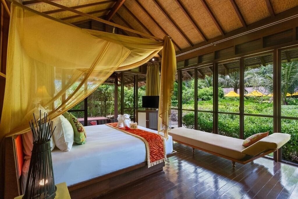 Апартаменты Outrigger Phi Phi Island Resort (ex. Zeavola Resort & SPA	) 5*
