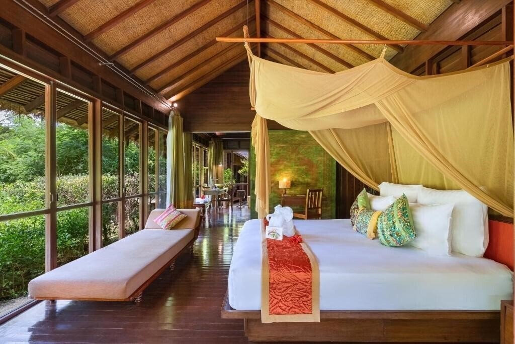 Фото Outrigger Phi Phi Island Resort (ex. Zeavola Resort & SPA	) 5*
