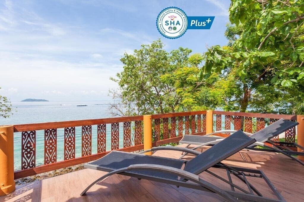 Территория Phi Phi Natural Resort 3*