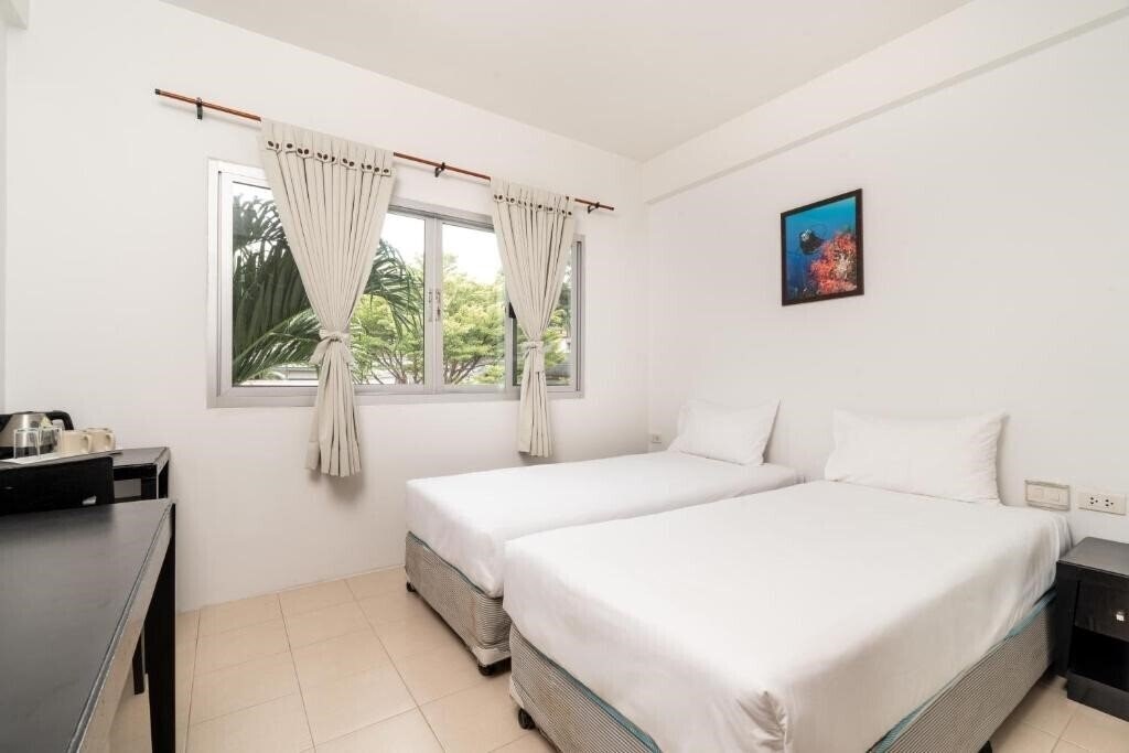 Фото Phi Phi Charlie Beach 3*