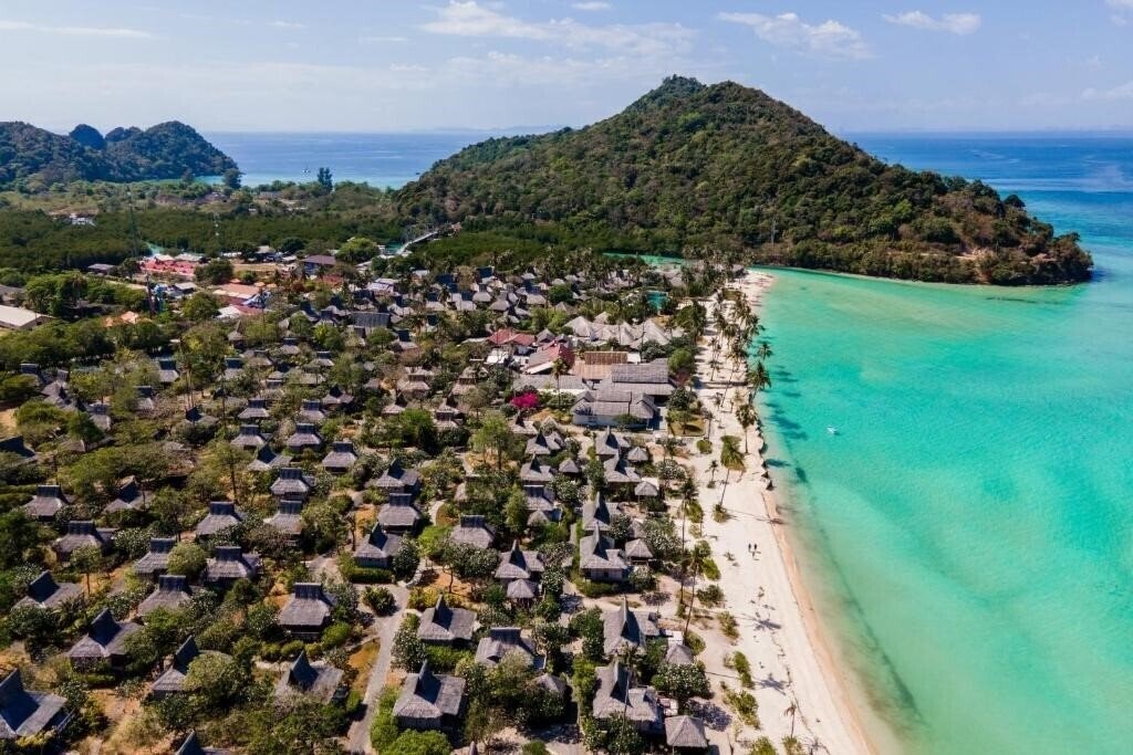 Вид Phi Phi Island Village Beach Resort & Spa 4*