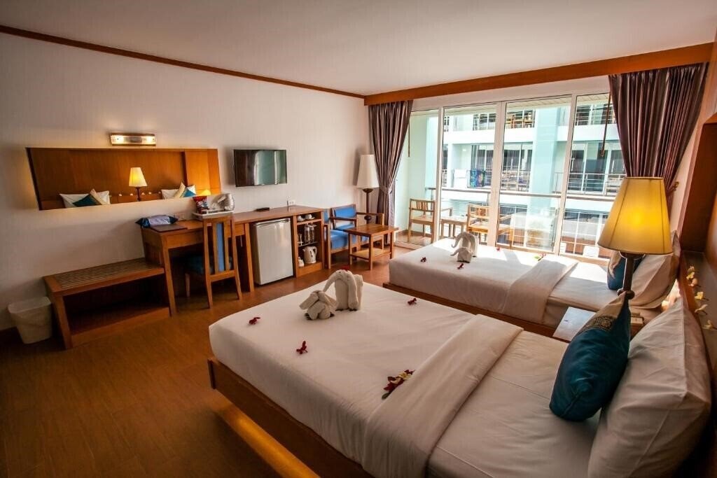 Вид Phi Phi Harbour View Hotel 4*