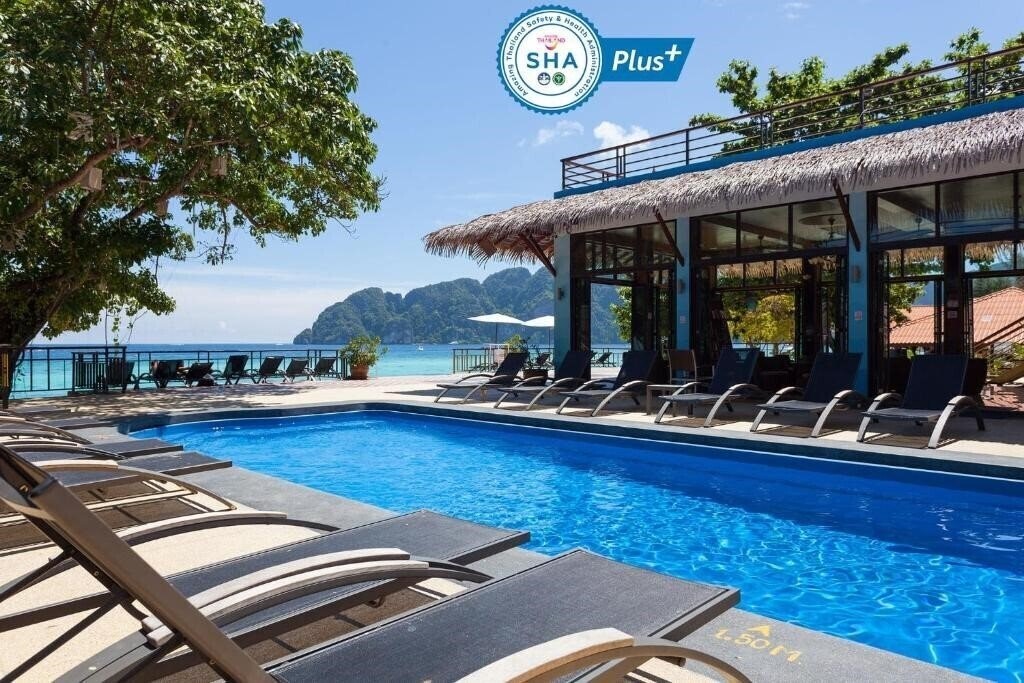 Панорама Phi Phi Long Beach Resort & Villa 3*