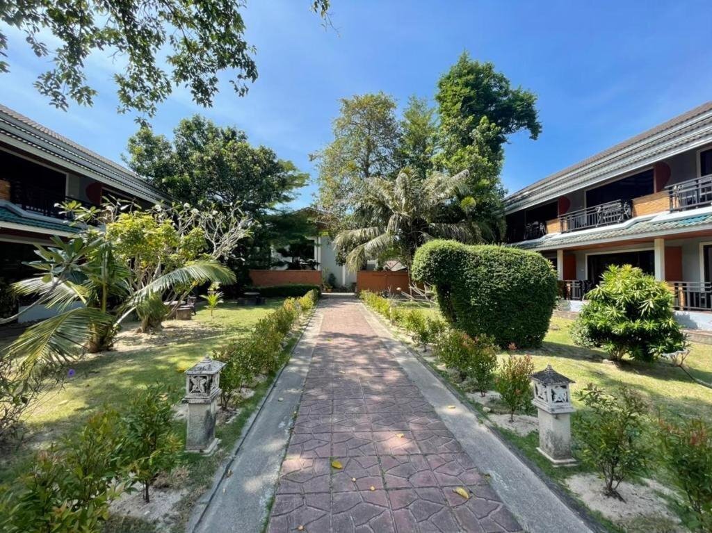 Территория Andaman Beach Resort - Phi Phi 4*