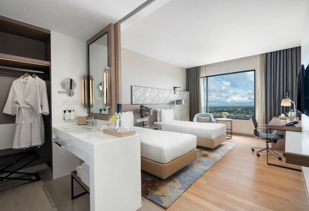 Панорама Holiday Inn & Suite Rayong City Centre 4*