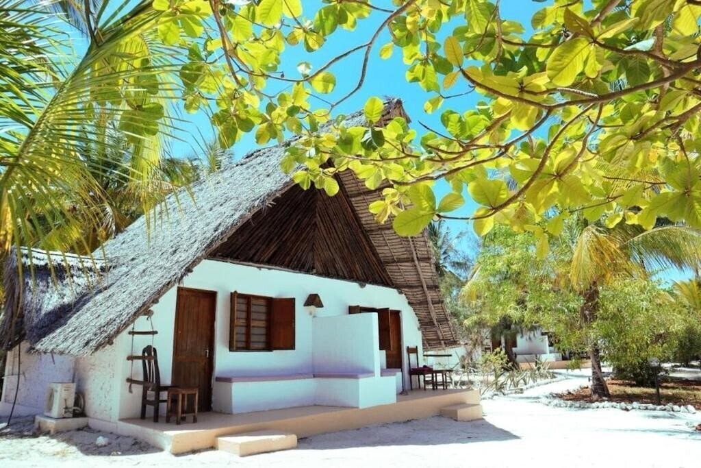 Вид Kilimani Kwetu Beach Hotel 3*