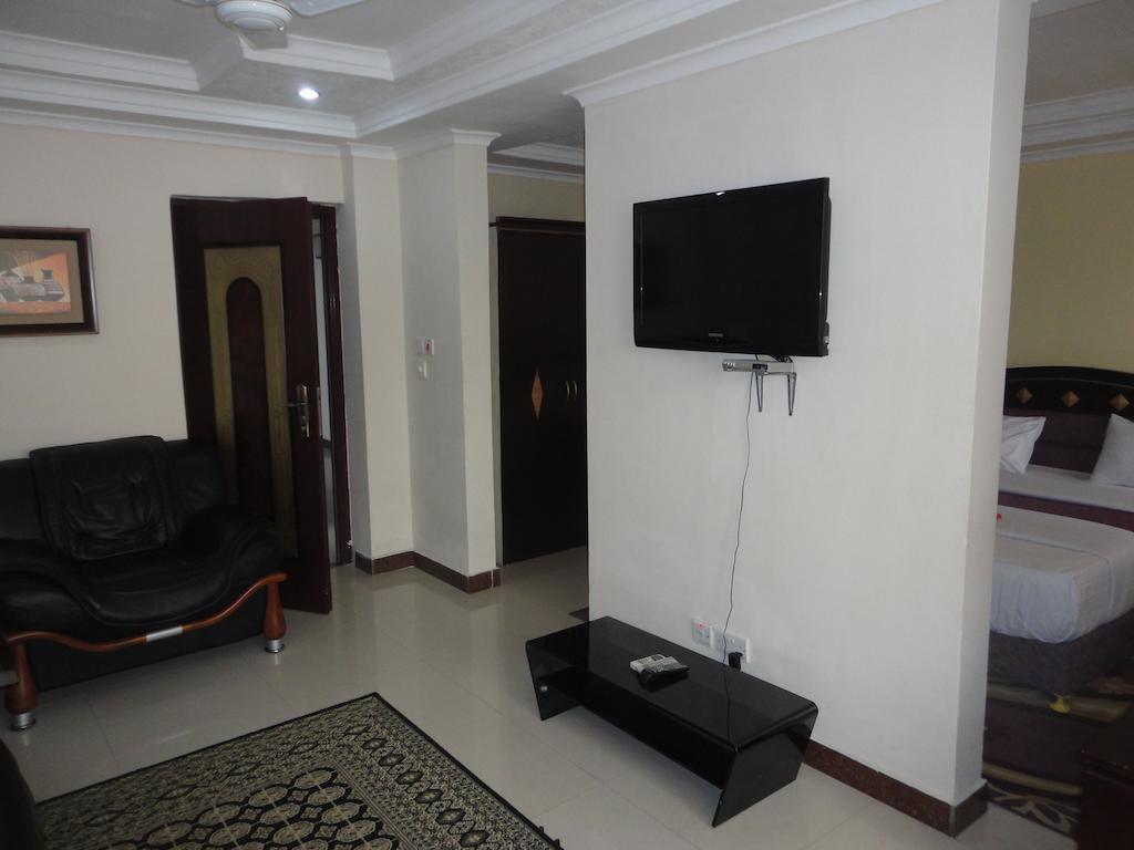 Вид Urban Rose Hotel And Apartment 3*