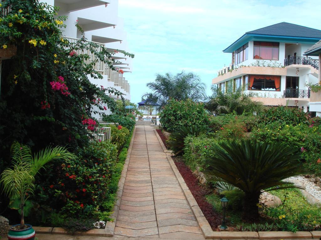 Территория Beachcomber Hotel Resort 3*