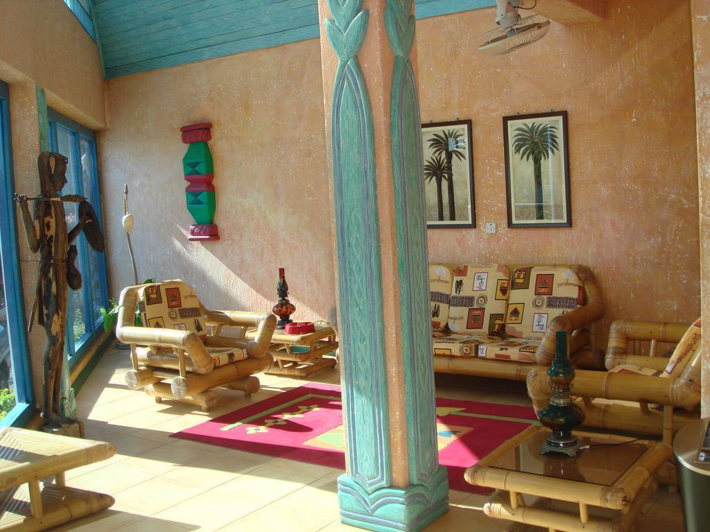 Апартаменты Beachcomber Hotel Resort 3*