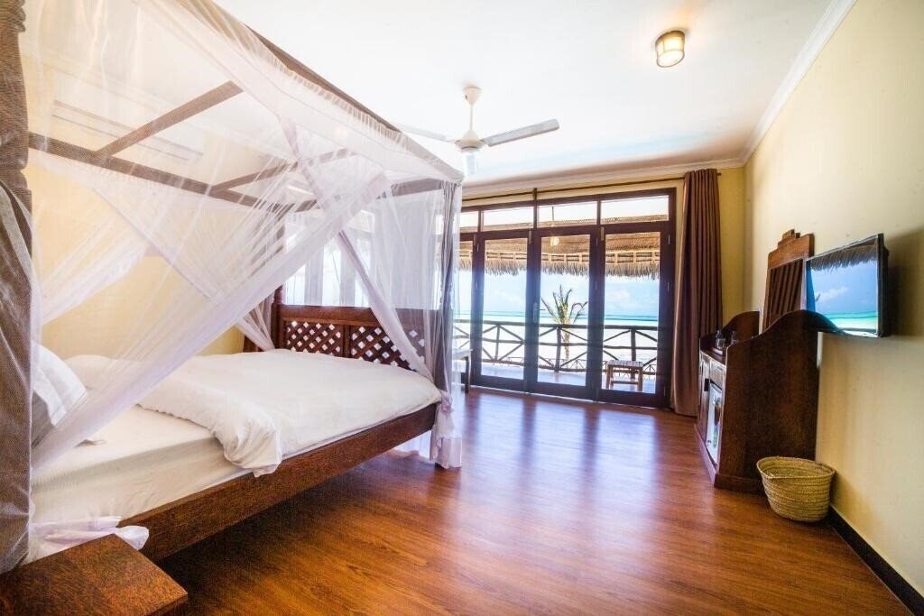 Панорама Mahi Mahi Beach Hotel 3*