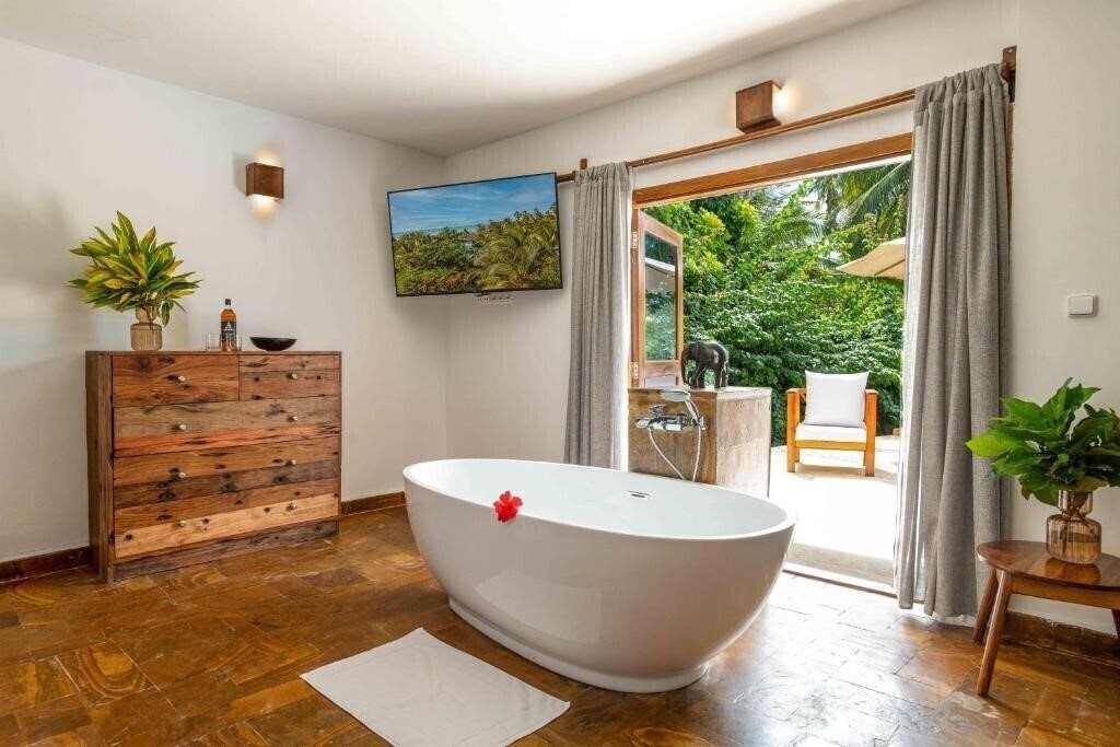 Апартаменты White Paradise 4*