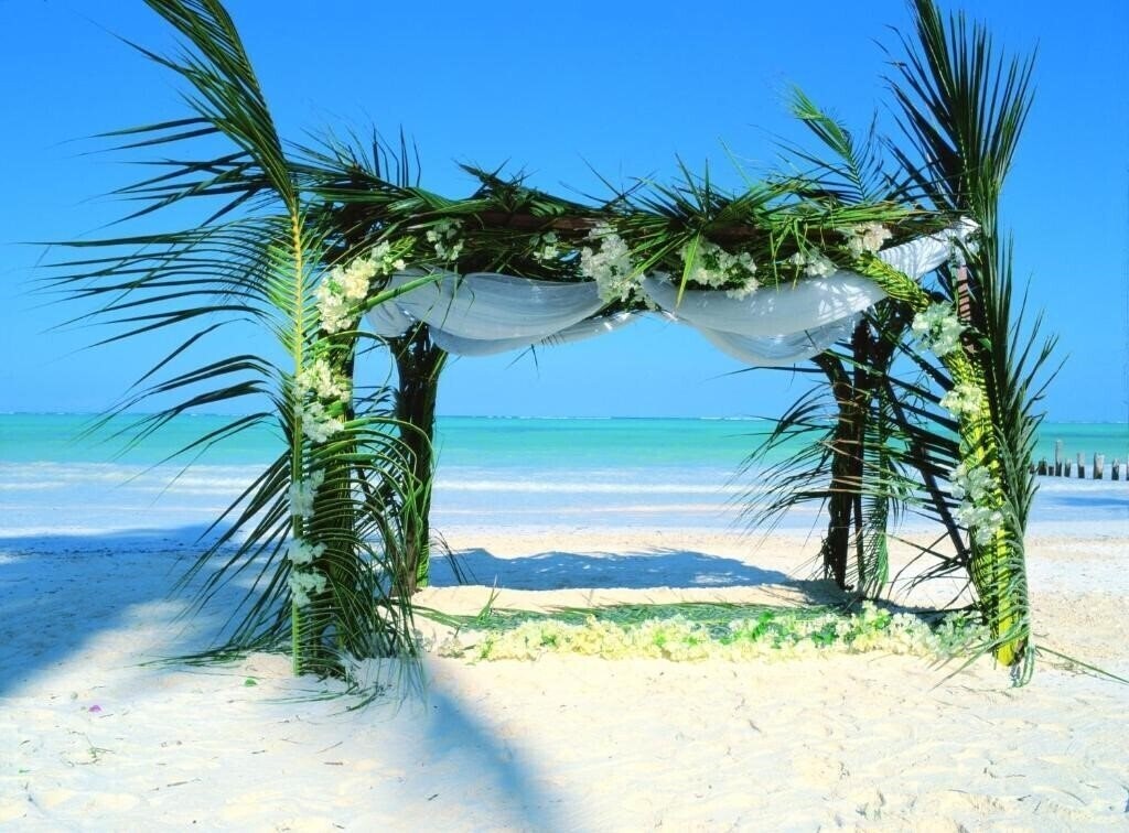 Вид Breezes Beach Club 5*