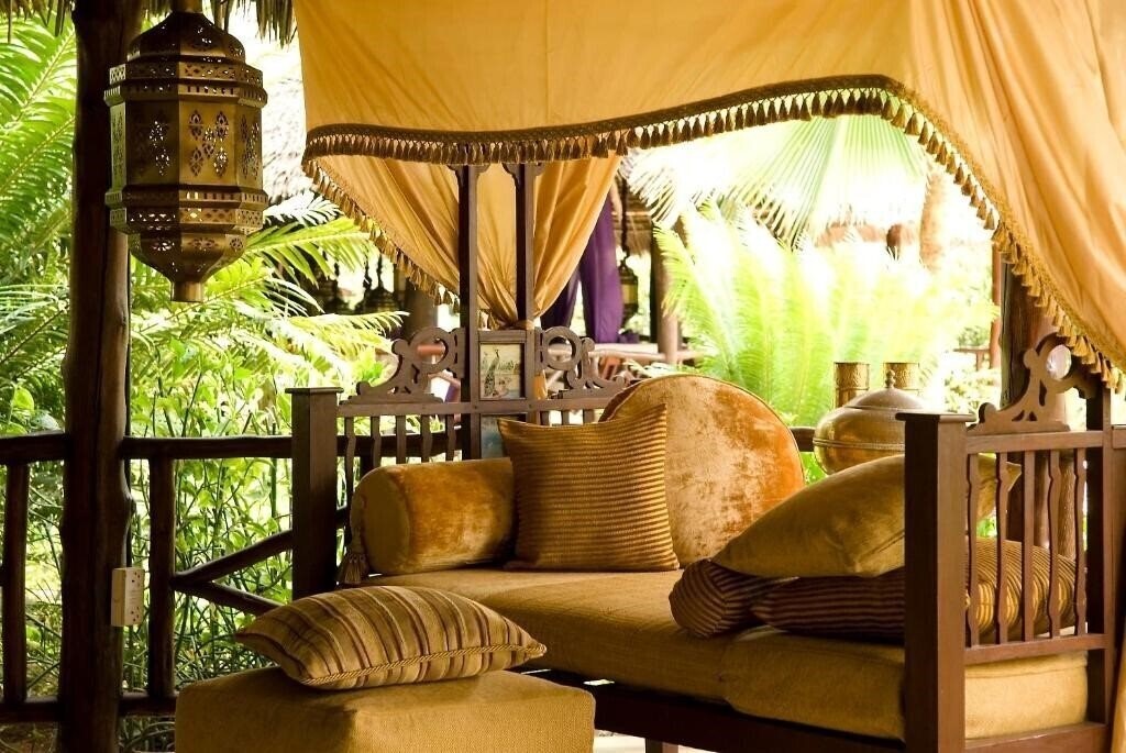 Апартаменты Breezes Beach Club 5*