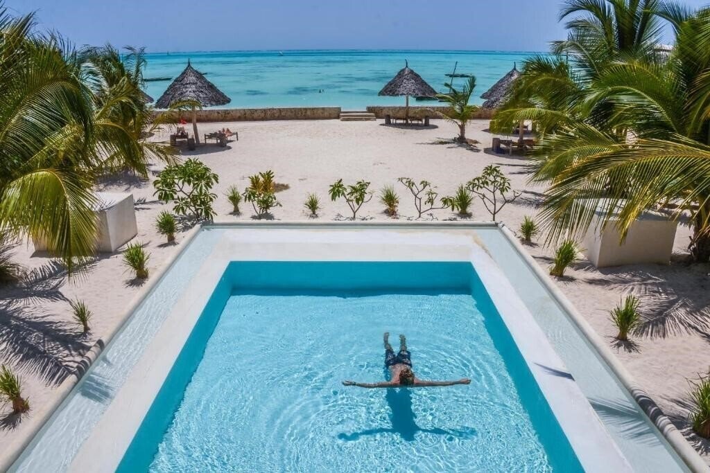 Панорама Nur Beach Resort 3*