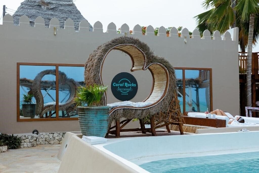 Апартаменти Coral Rock Hotel 3*