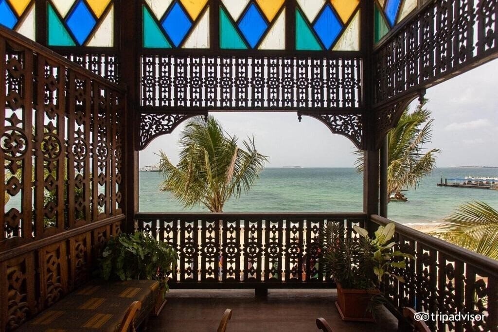 Панорама Mizingani Seafront Hotel 4*