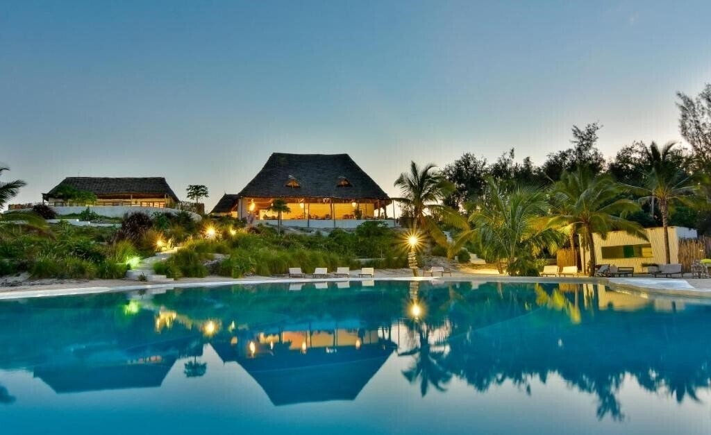 Фото Zanbluu Beach Hotel 4*