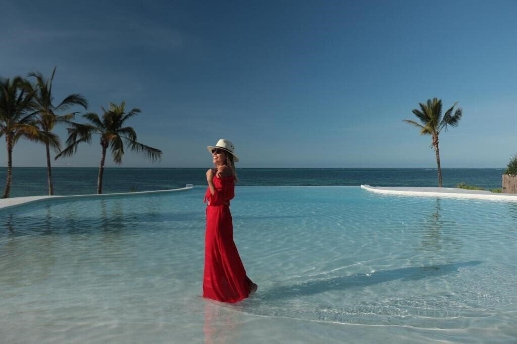 Вид Zanbluu Beach Hotel 4*