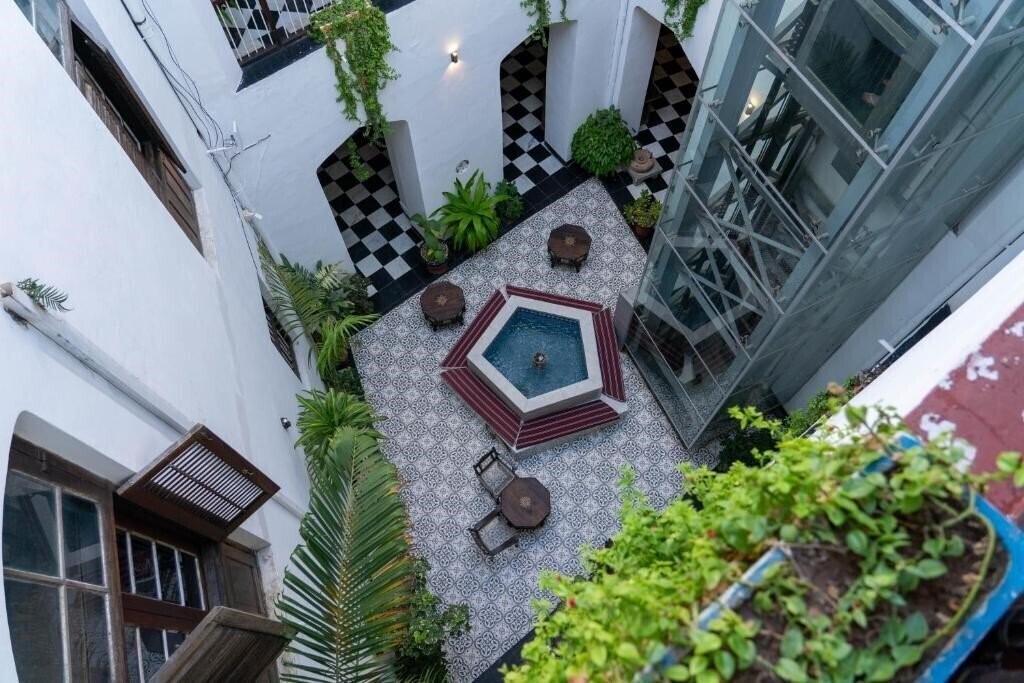 Апартаменты Dhow Palace Hotel (ex. Dhow Palace) 4*