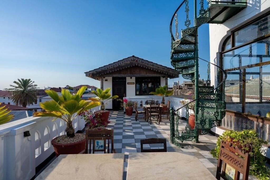 Фотография Dhow Palace Hotel (ex. Dhow Palace) 4*