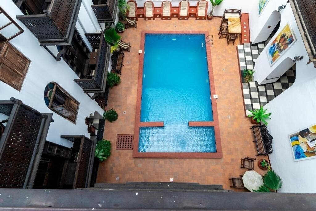 Территория Dhow Palace Hotel (ex. Dhow Palace) 4*