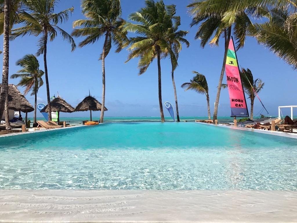 Отель The Loop Beach Resort 3*