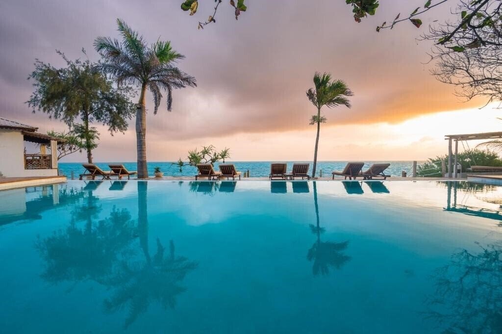 Отель Warere Beach 3*