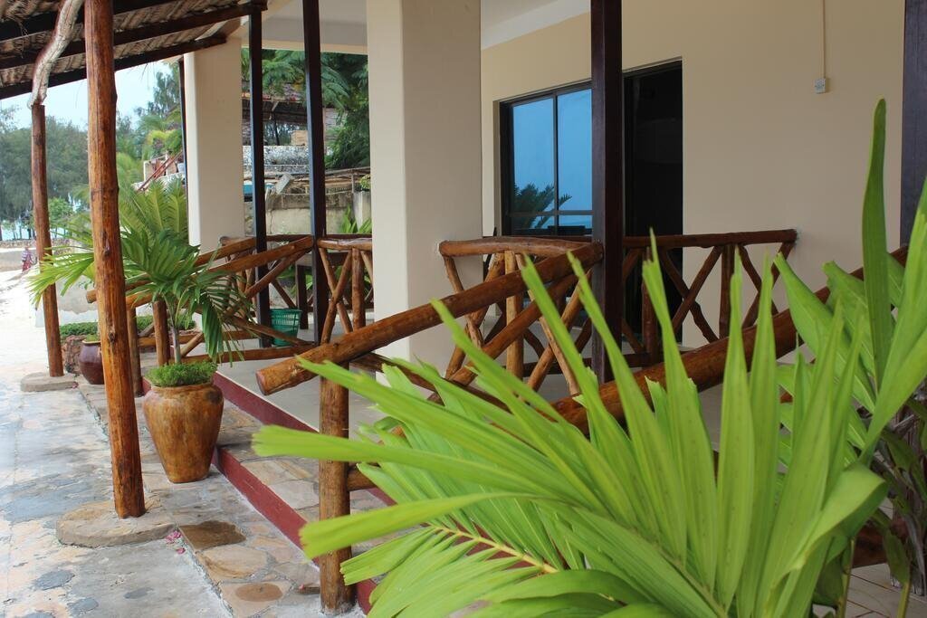 Территория Faridu Beach Bungalows 3*