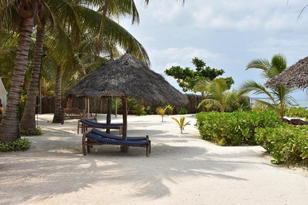 Територія Pwani Silver sand Beach Hotel 4*