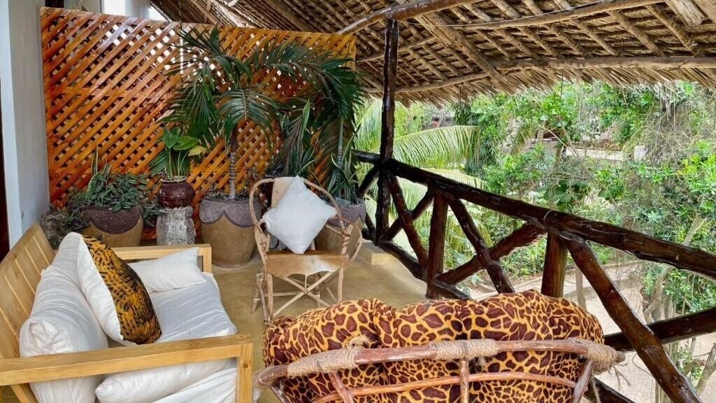 Територія Kibanda Lodge Hotel 3*