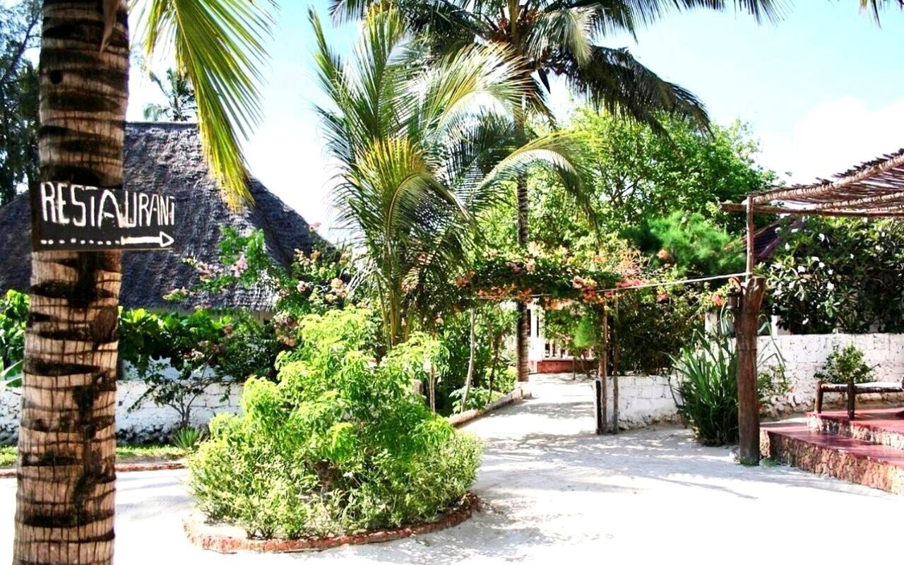 Вид Moonshine Uroa Boutique Hotel 3*