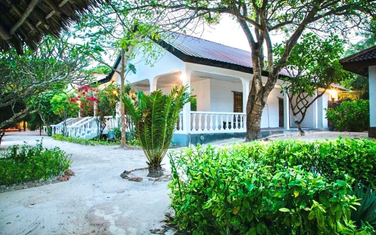 Панорама Moonshine Uroa Boutique Hotel 3*