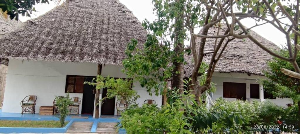 Територія Oasis Beach Inn 3*