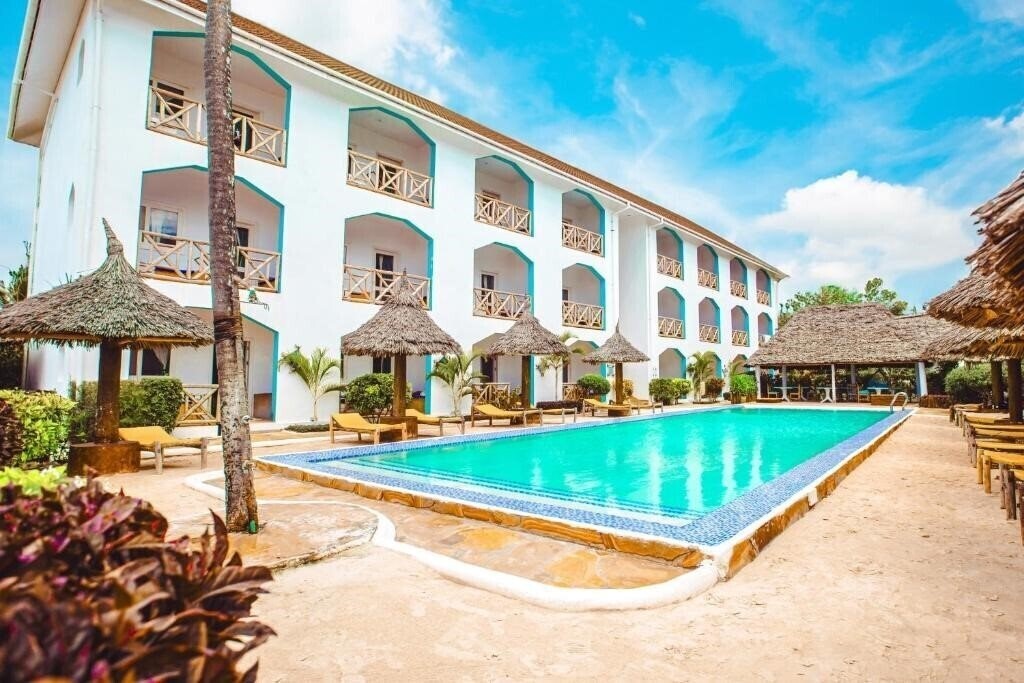 Апартаменти AHG Sun Bay Mlilile Beach 4*