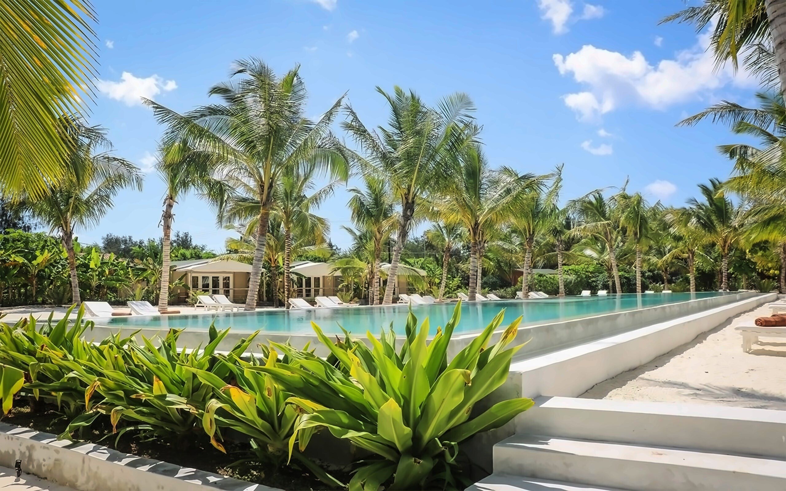 Готель La Luna Suite Apartments 3*