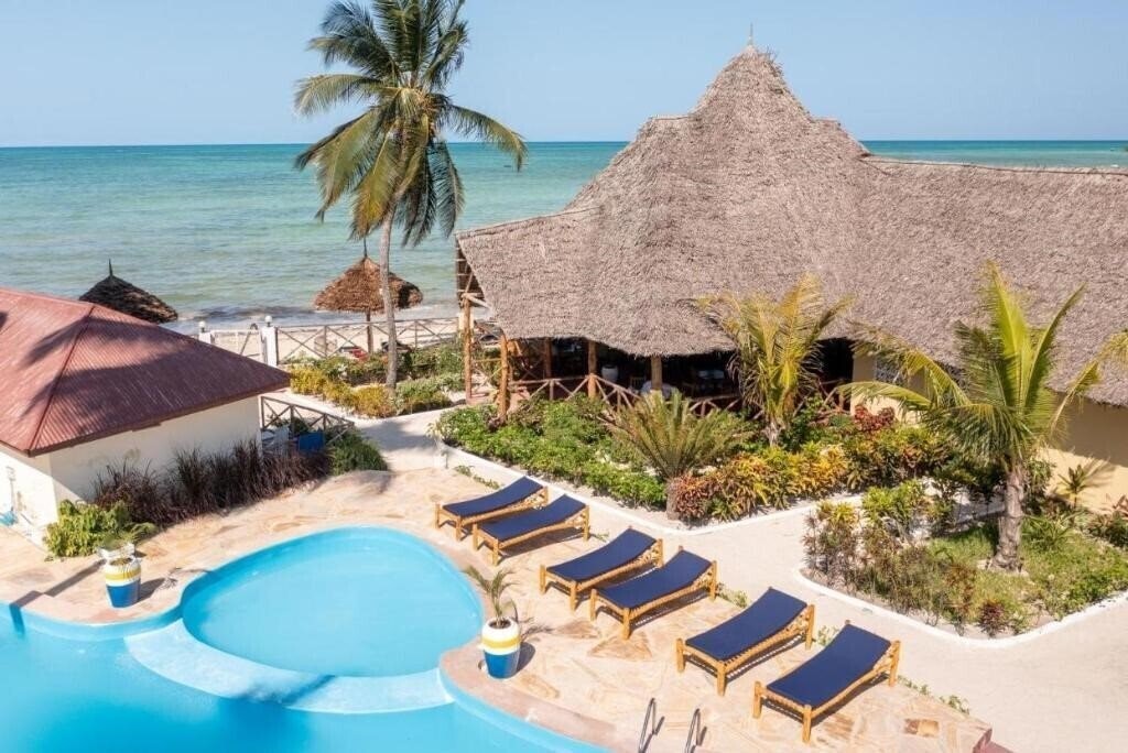 Отель Amber Lodge 3*