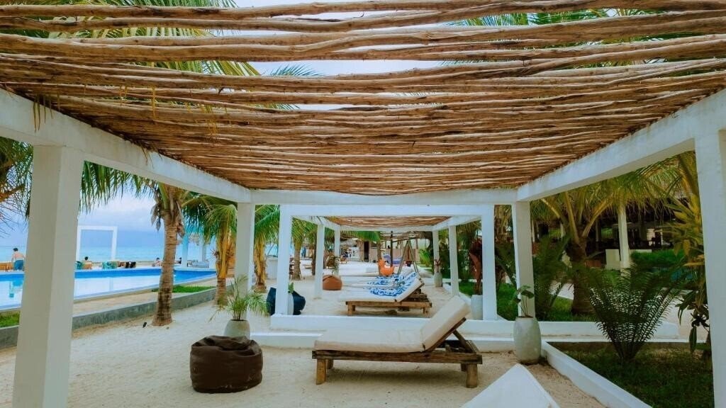 Панорама Jambo Resort By Mambo Hotels 4*