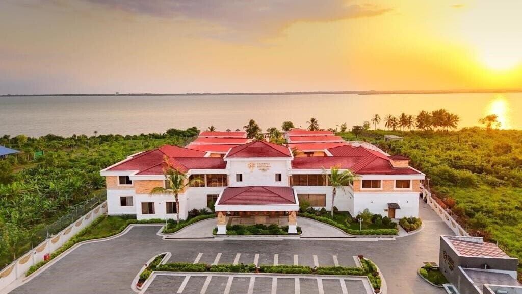 Готель Treetop by Eight Continents 5*