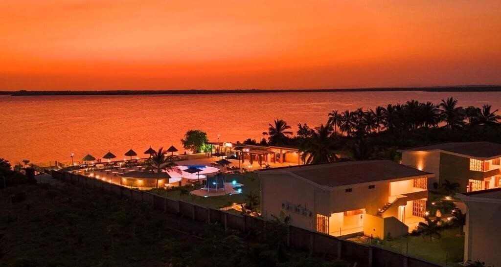 Картинка Treetop by Eight Continents 5*