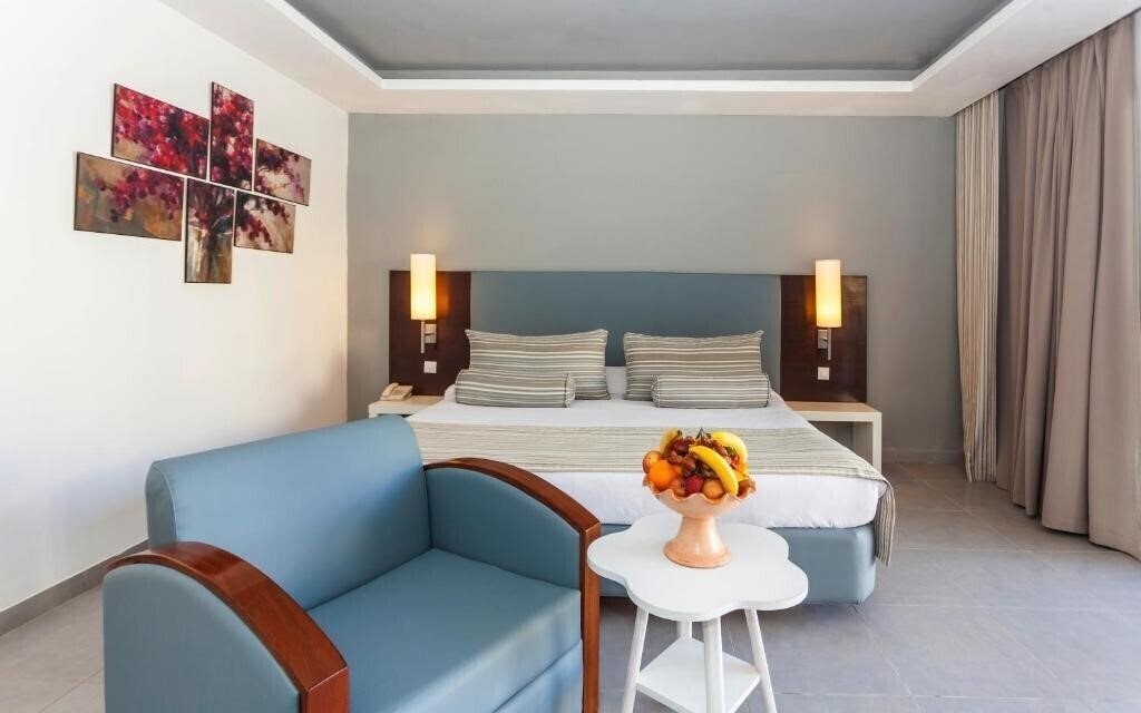 Панорама Miramar Cesar Thalasso 4*