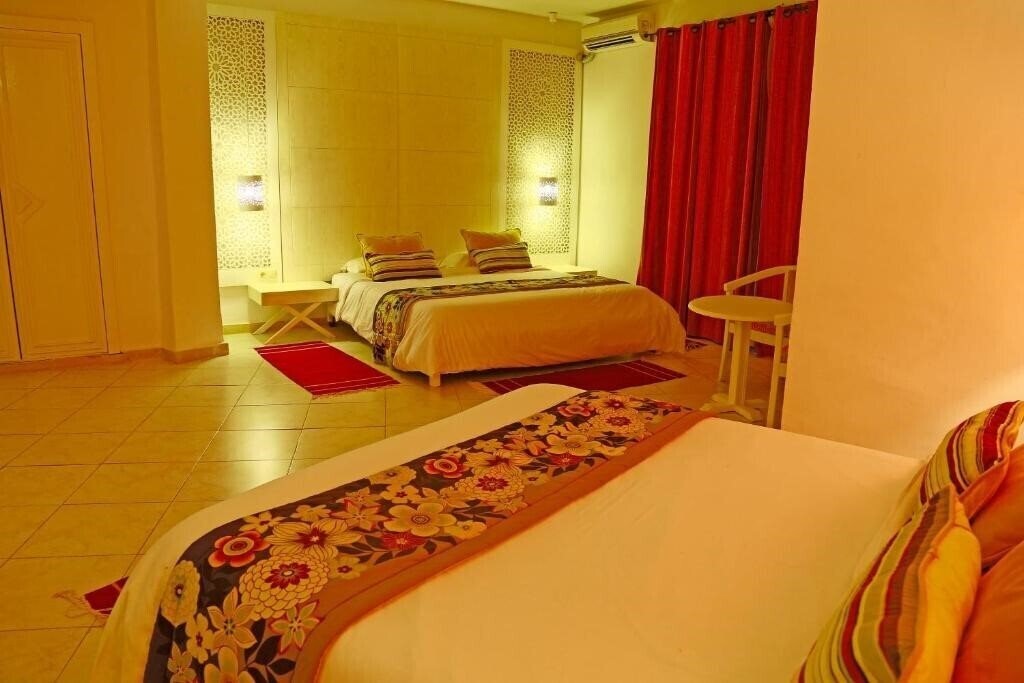 Панорама Hello Yasmine 4*