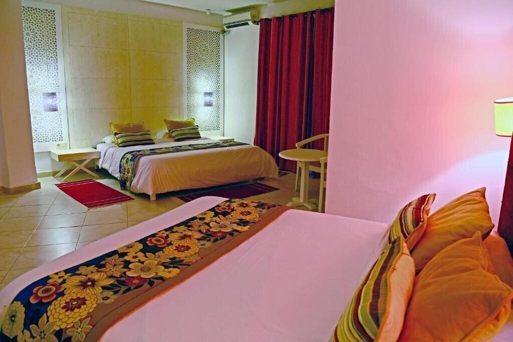 Апартаменти Hello Yasmine 4*