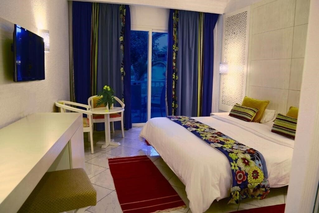 Картинка Hello Yasmine 4*