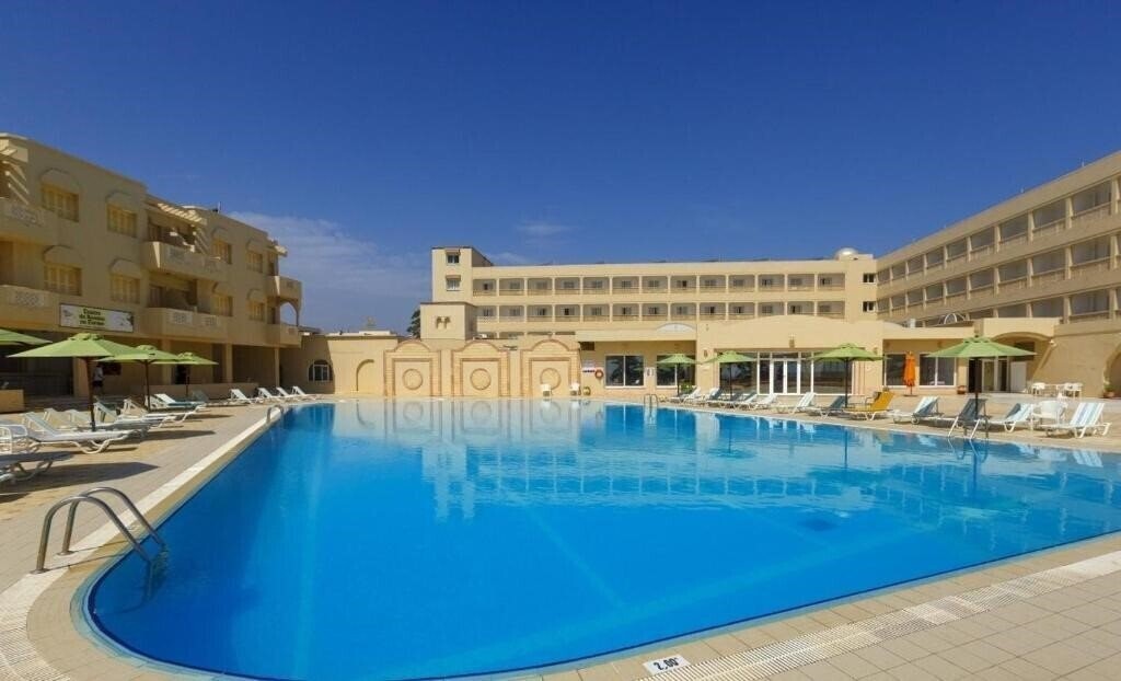Фото Les Colombes 3*