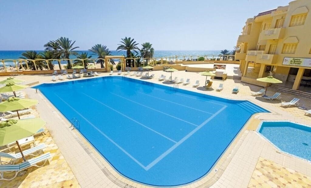 Картинка Les Colombes 3*
