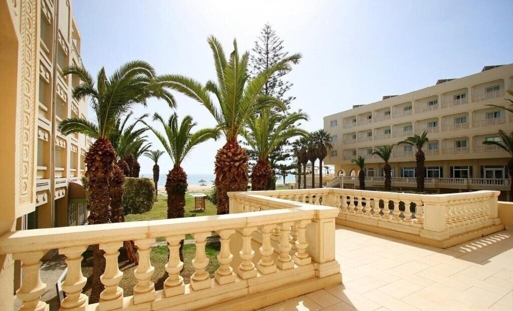 Вид Les Colombes 3*