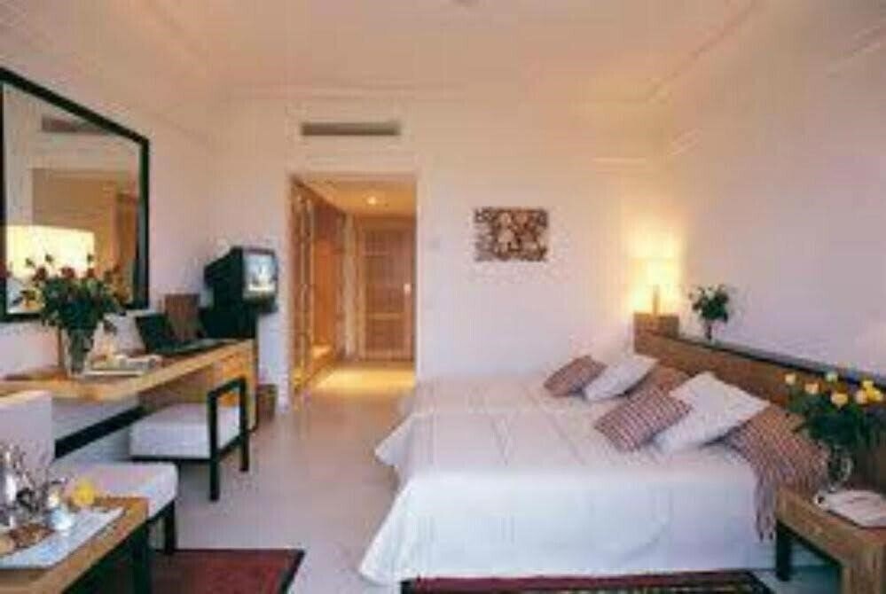 Территория Les Colombes 3*