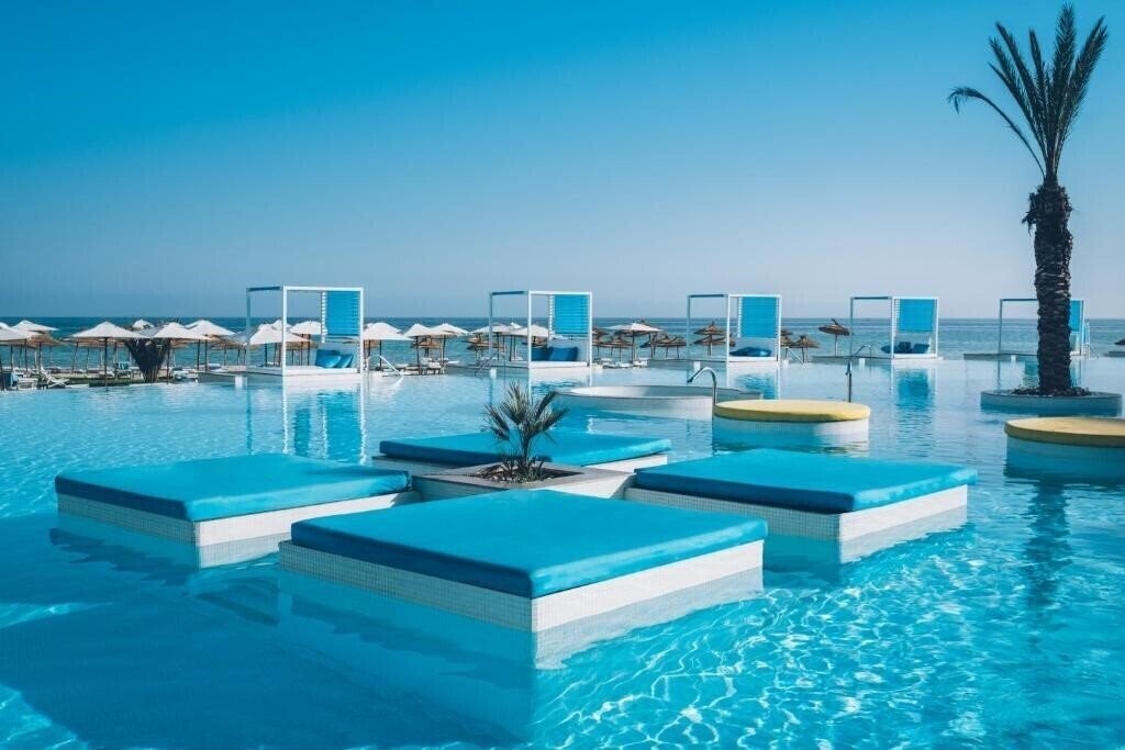 Територія Iberostar Selection Kuriat Palace 5*