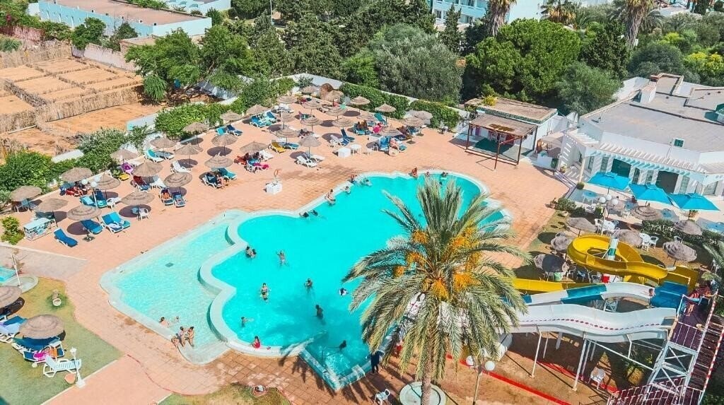 Территория Royal Jinene 4*