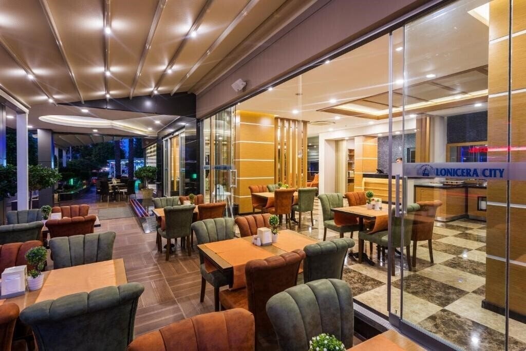 Вид Lonicera City Hotel 3*